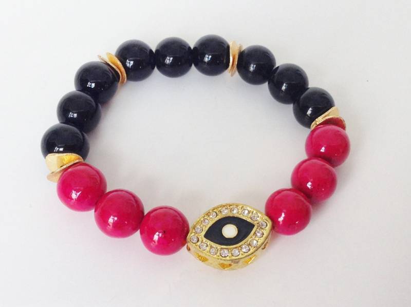 Evil Eye Schwarz Und Heiße Rosa Fossil Stretch Perlen Armband, Schutz-Armband, Yoga-Armband von KayKaysDesigns