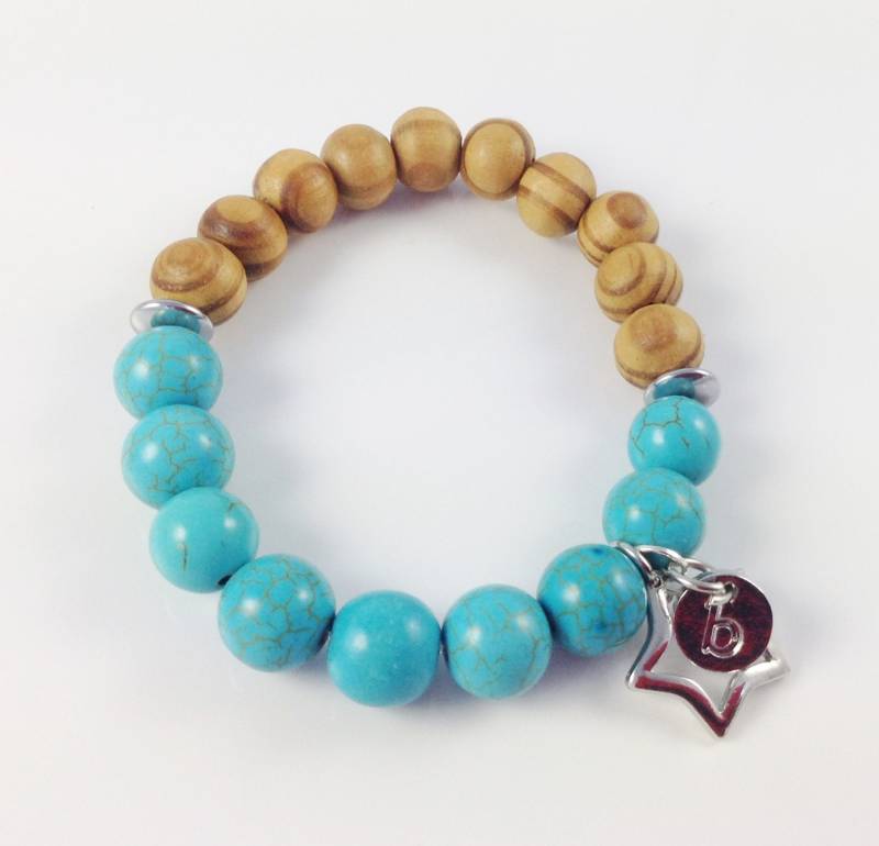 Frauen Türkis Holz Erste Stretch Perlen Armband, Personalisierte Gestempelte Geschenk Unter 15 von KayKaysDesigns