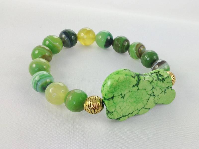 Grüne Howlith Slab Stretch Perlen Armband, Grüne Achat Klobige Geschenk Unter 25 von KayKaysDesigns