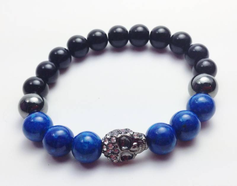 Herren Fossil Blau Und Schwarz Onyx Skull Stretch Perlen Armband Mala Yoga von KayKaysDesigns