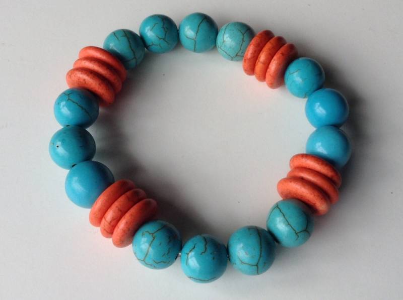 Koralle Und Türkis Perlen Stretch Armband von KayKaysDesigns