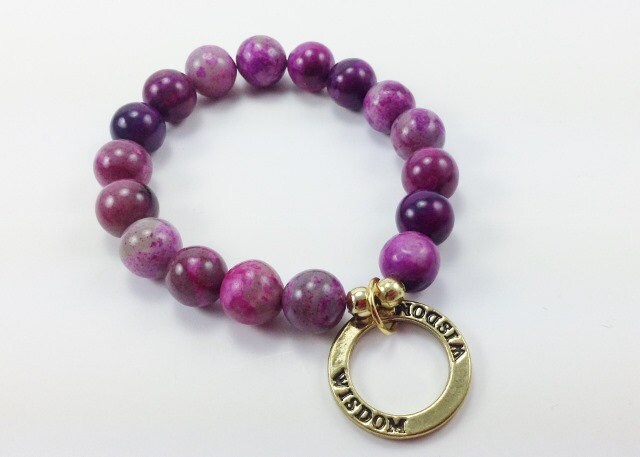 Lila Feuer Achat Stretch Perlen Weisheit Charme von KayKaysDesigns