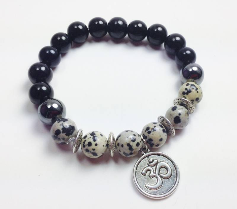 Om Dalmatiner Jaspis Und Onyx Stretch Perlen Armband, Meditation Yoga Mala Armband von KayKaysDesigns