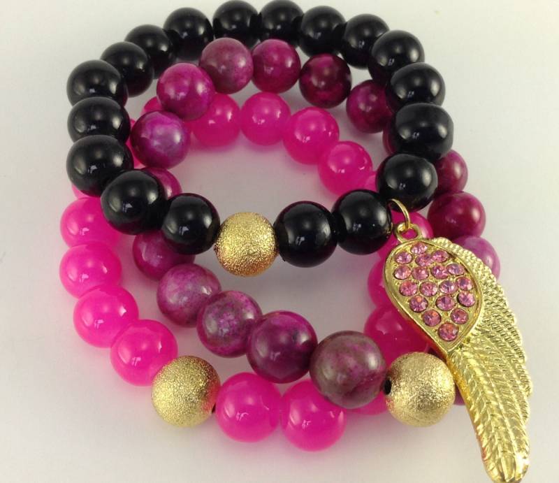 Rosa Und Schwarz Achat Stretch Beaded Angel Wing Armband Set 3 Armbänder von KayKaysDesigns