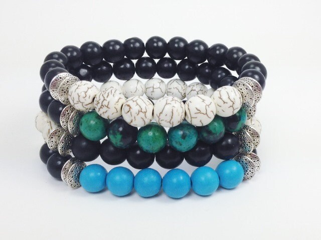 Türkis Herren Armband Howlith Stretch Glasperlen Grün von KayKaysDesigns