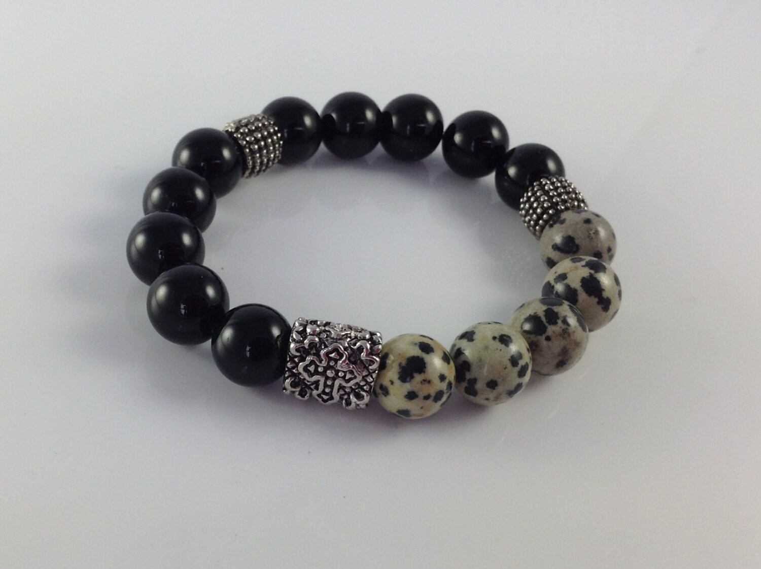 Überqueren Der Herren Armband Dalmatiner Jasper Und Onyx Stretch Perlen von KayKaysDesigns