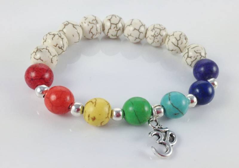 Verkauf Sieben Chakren Ausgleich Om Charme Strecken Perlen Türkis Armband, Yoga Jewerly von KayKaysDesigns