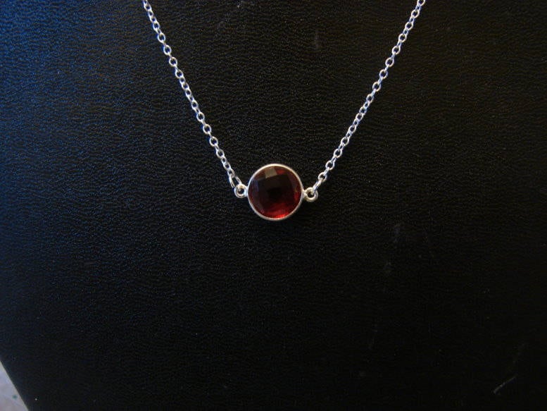 Roter Granat Anhänger ~ .925 Sterling Silber Fassung Und Kette 16.5mm X 10, 8mm Rund Schliff Echt Natürlich Abgebaut von KayLynneNelsen