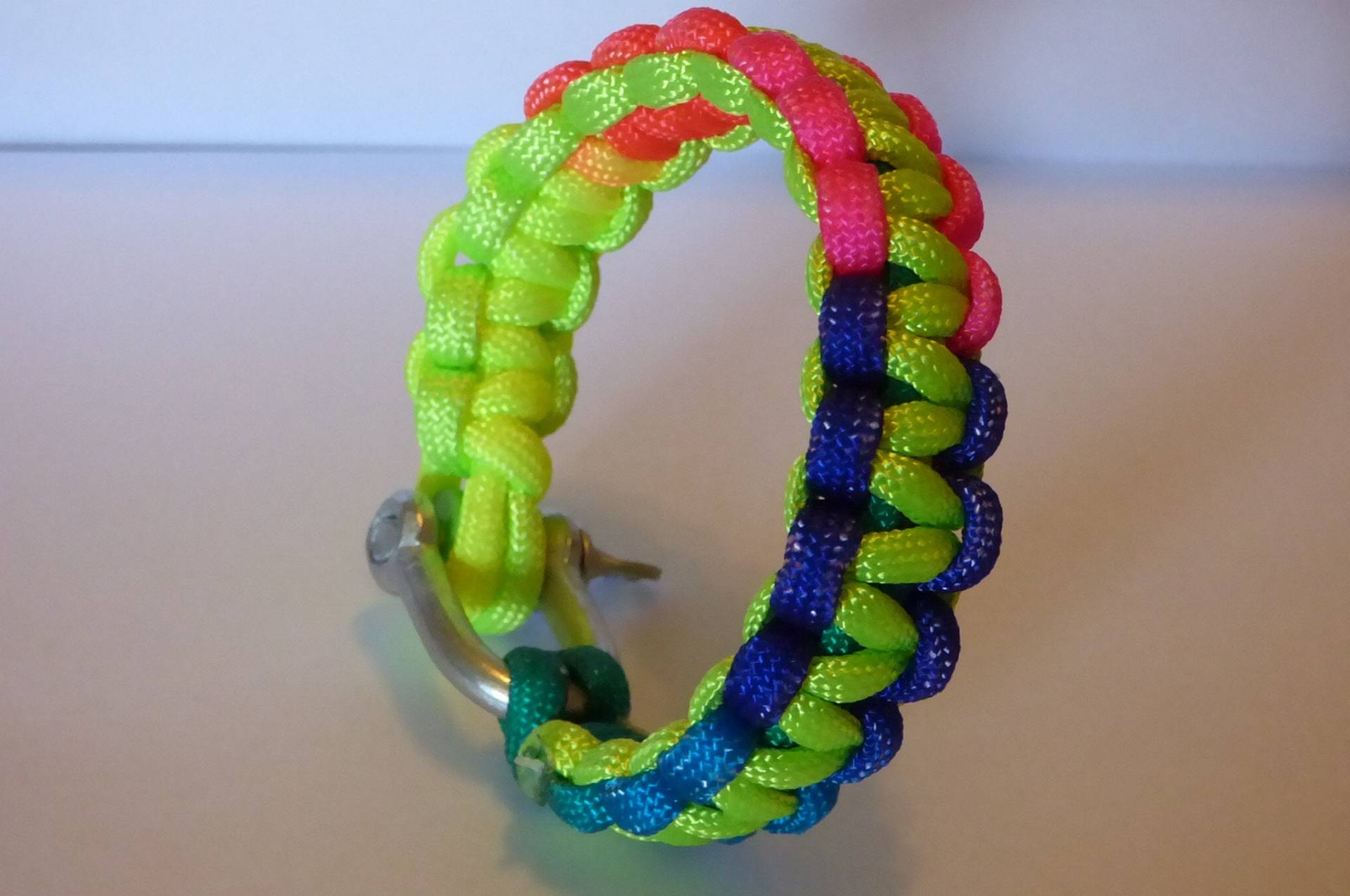 Boho Hippie Armband Multi Color Gewebtes Mit Schraubverschluss von KaySueGems