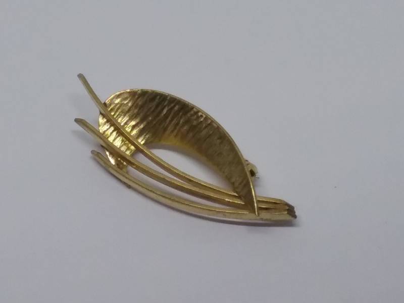 Goldfarbene Brosche von KaySueGems