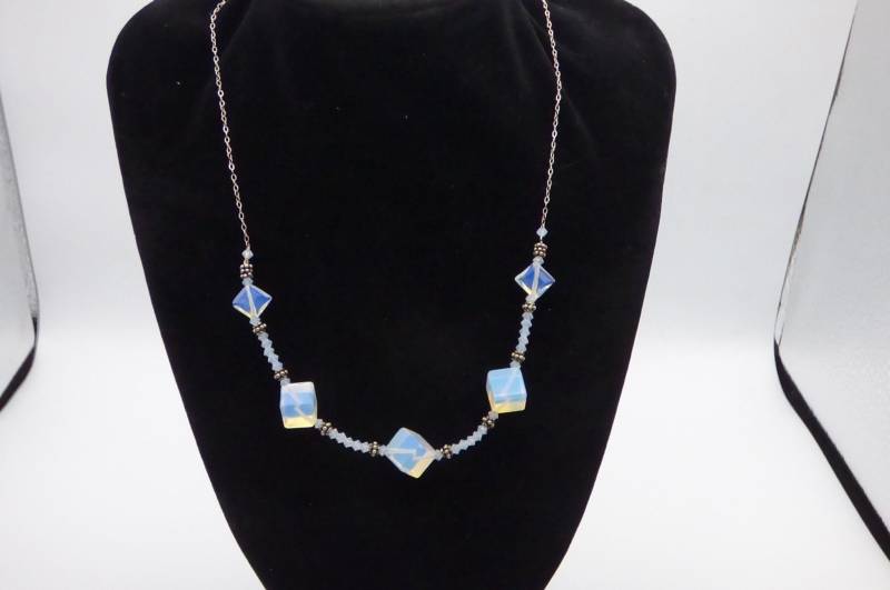 Schöne 3D-Art Blau in Farbe Halskette, Sie Ist Wunderschön von KaySueGems