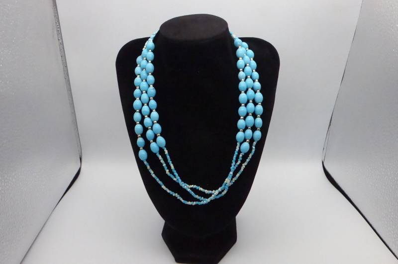 Sehr Lange Blaue Perlenkette Aus Den 70Er Jahren von KaySueGems
