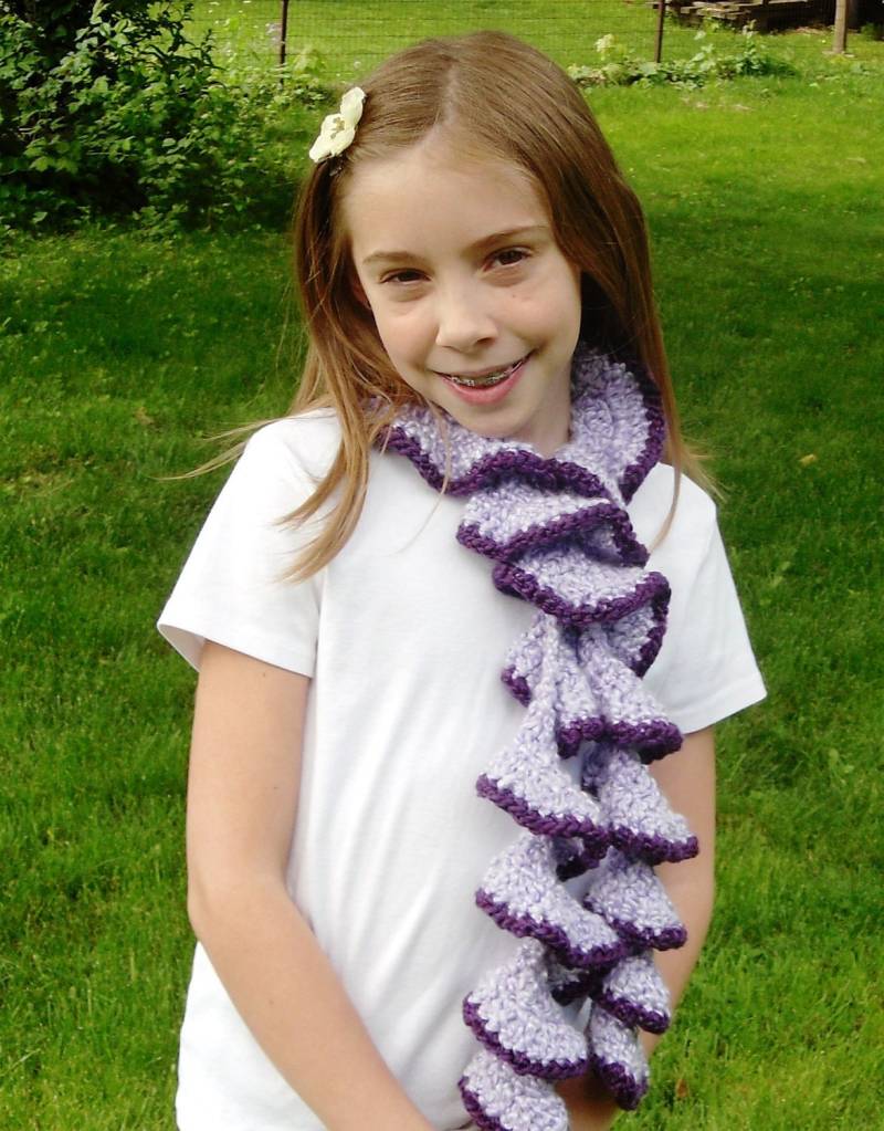 Rüschenschal Gehäkelte Lavendel Und Lila Räumung Halb Off von KayaLuCreations