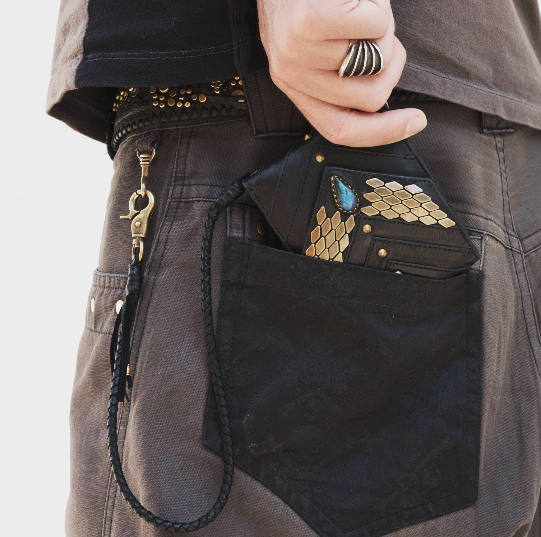 Originale Herrenbrieftasche Aus Echtem Leder Mit Kette, Stilvolle Designer-Geldbörse, Handgefertigte Luxus-Herrenbrieftasche Originale Herrenbrieftasche Aus Echtem Leder Mit Kette, Stilvolle Designer-Geldbörse, Handgefertigte Luxus-Herrenbrieftasche von KayaMovement