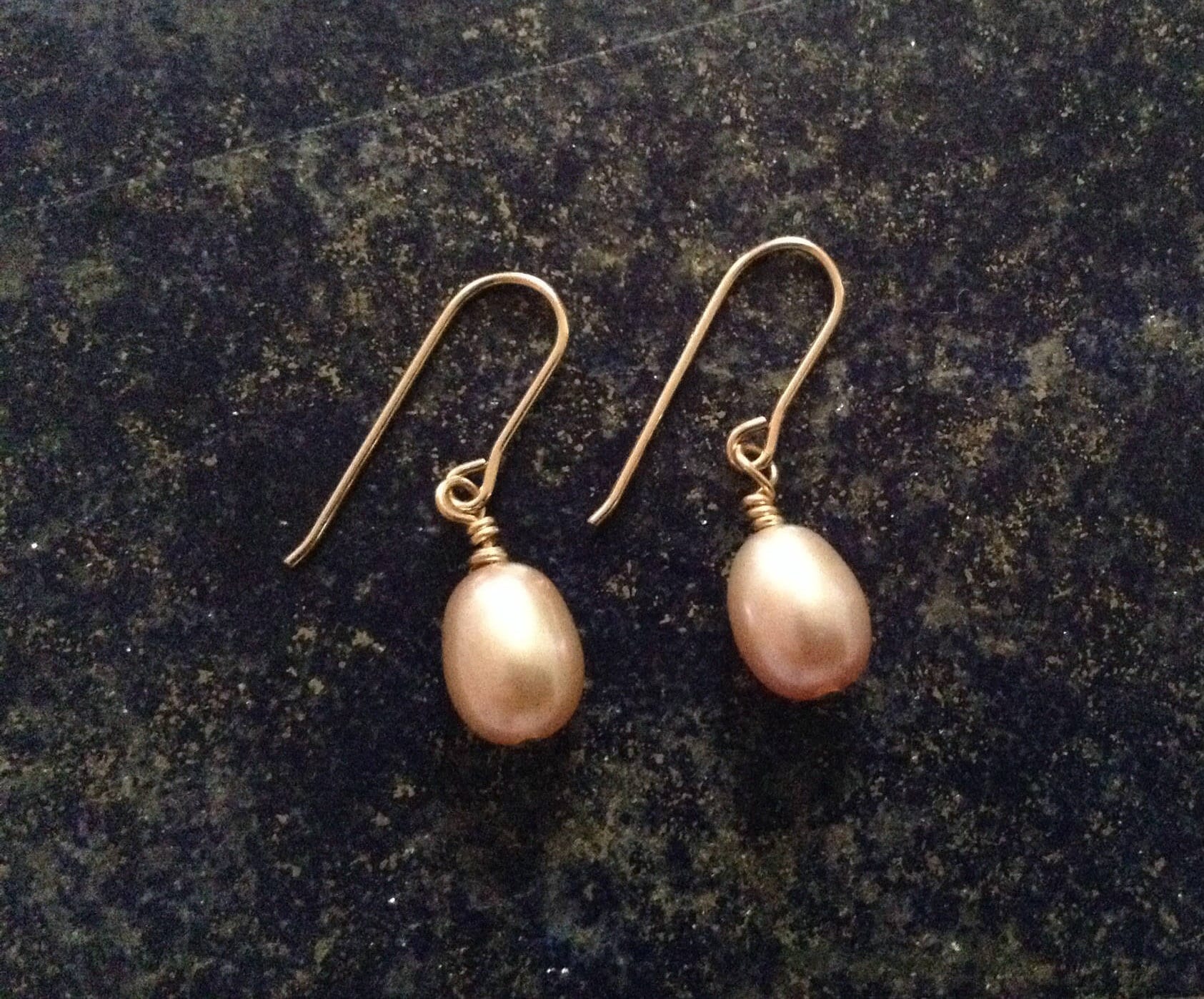14 Karat Gold Gefüllte Rosa Süßwasserperlen Ohrringe 14 Karat Gold Gefüllte Rosa Süßwasserperlen Ohrringe von KayaStudioDesigns