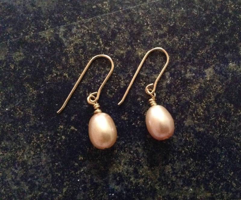 14 Karat Gold Gefüllte Rosa Süßwasserperlen Ohrringe 14 Karat Gold Gefüllte Rosa Süßwasserperlen Ohrringe von KayaStudioDesigns