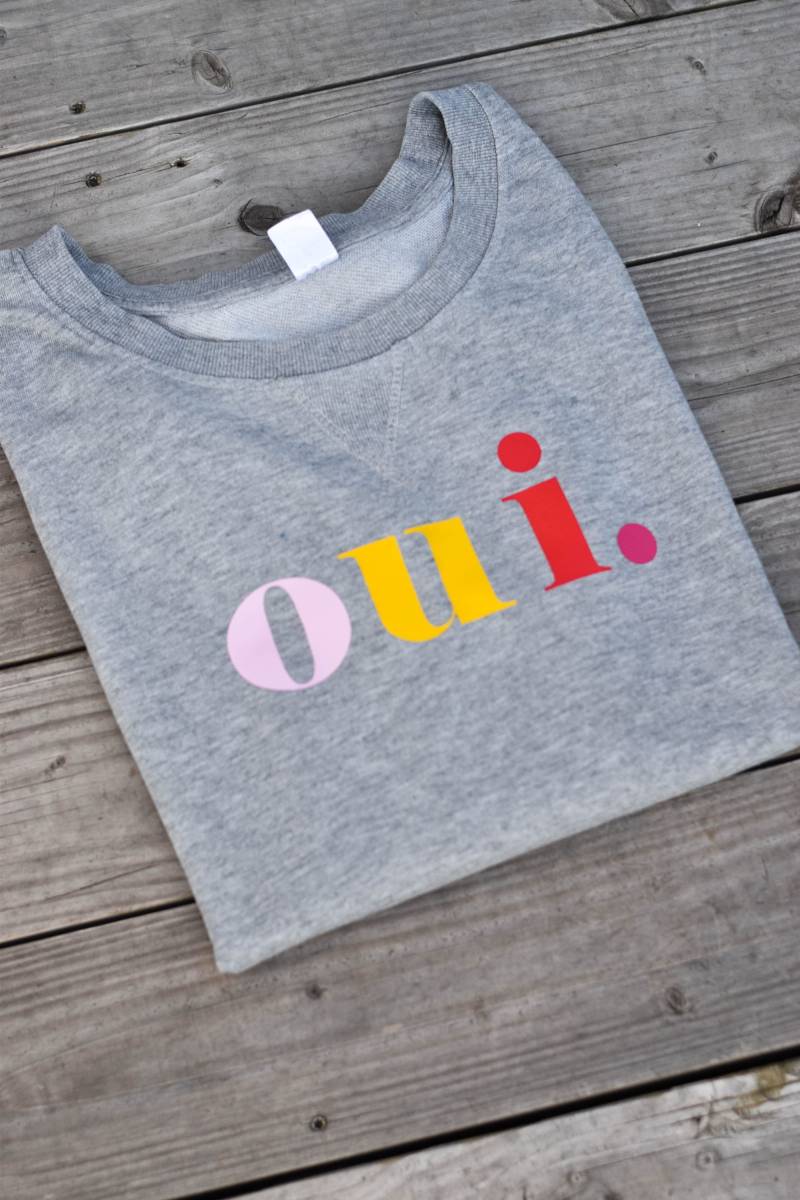 Bügelbild Plot Bunt "Oui." Bügelbild Plot Bunt "Oui." von Kayhuderfjaeril