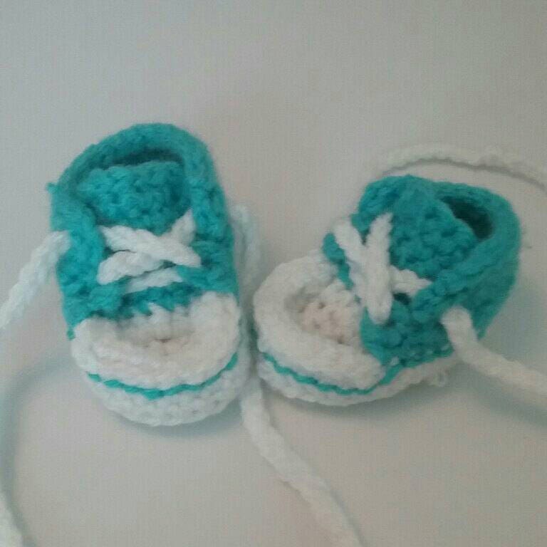 Converse Baby Booties Converse Baby Booties von KaylaWhoCreations