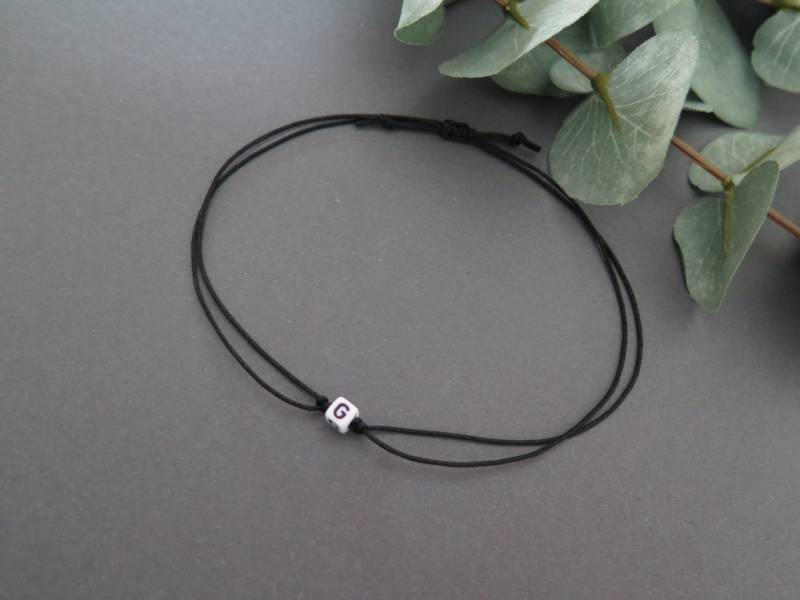 Armband Intiale Freundschaftsarmband Buchstabe Farbwahl 25 Farben von KayleighUndSorrow