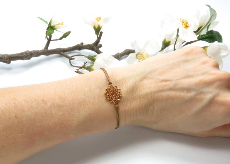 Armband Mandala Goldfarben Freundschaftsarmband Farbwahl 25 Farben Armband Mandala Goldfarben Freundschaftsarmband Farbwahl 25 Farben von KayleighUndSorrow