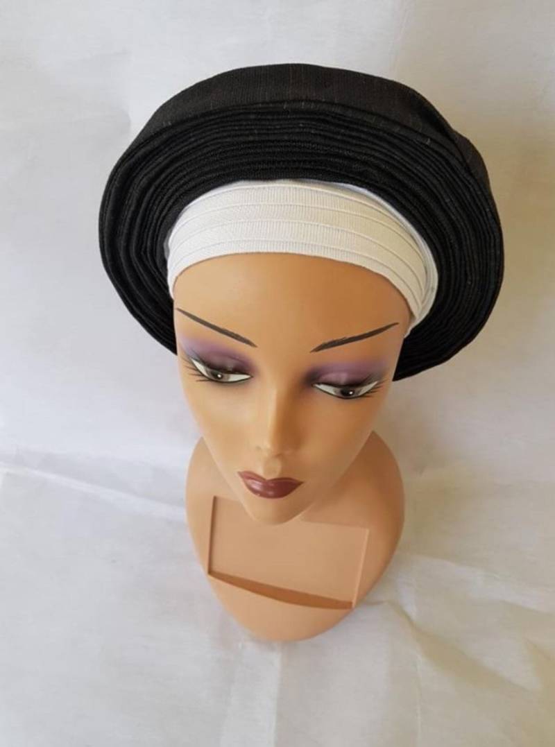 Gebundene Schwarz Und Weiß Perlen Entsteint Autogele Aso-Oke Gebundene Schwarz Und Weiß Perlen Entsteint Autogele Aso-Oke von KaysLuxeFabrics