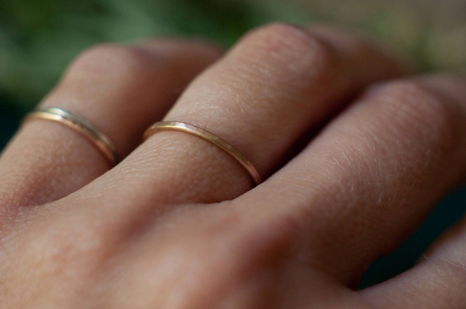 Zarter Goldring Als Hochzeitsring, Alternativer Ehering, Goldschmuck, Zweifacher in Gold Und Silber Zarter Goldring Als Hochzeitsring, Alternativer Ehering, Goldschmuck, Zweifacher in Gold Und Silber von KazaniansEmporium