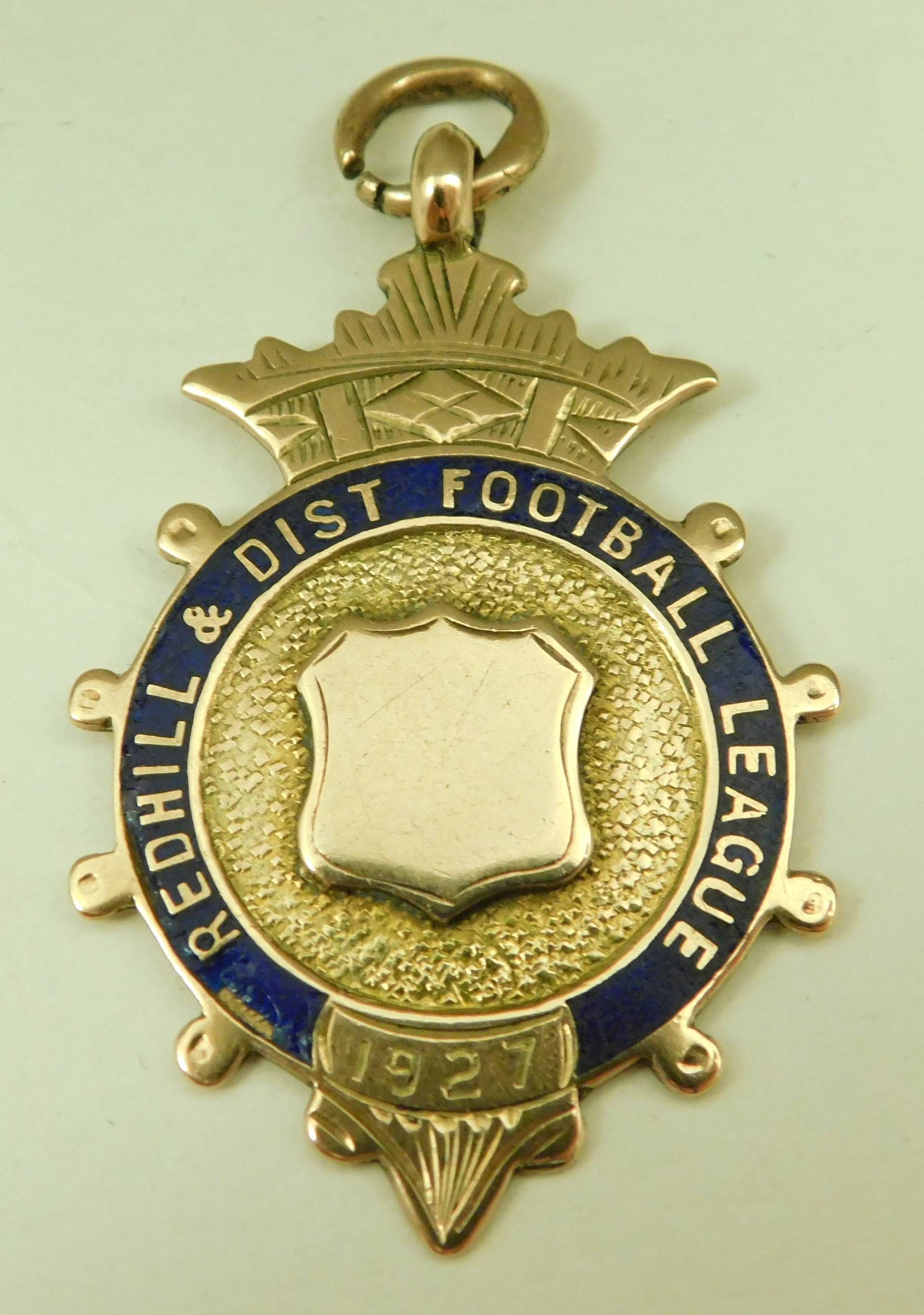 Vintage Fußball 9 Karat Gold Emaille Medaille Oder Taschenuhr Albert Kette Fob Redhill England | 15023 Vintage Fußball 9 Karat Gold Emaille Medaille Oder Taschenuhr Albert Kette Fob Redhill England | 15023 von Kazeran