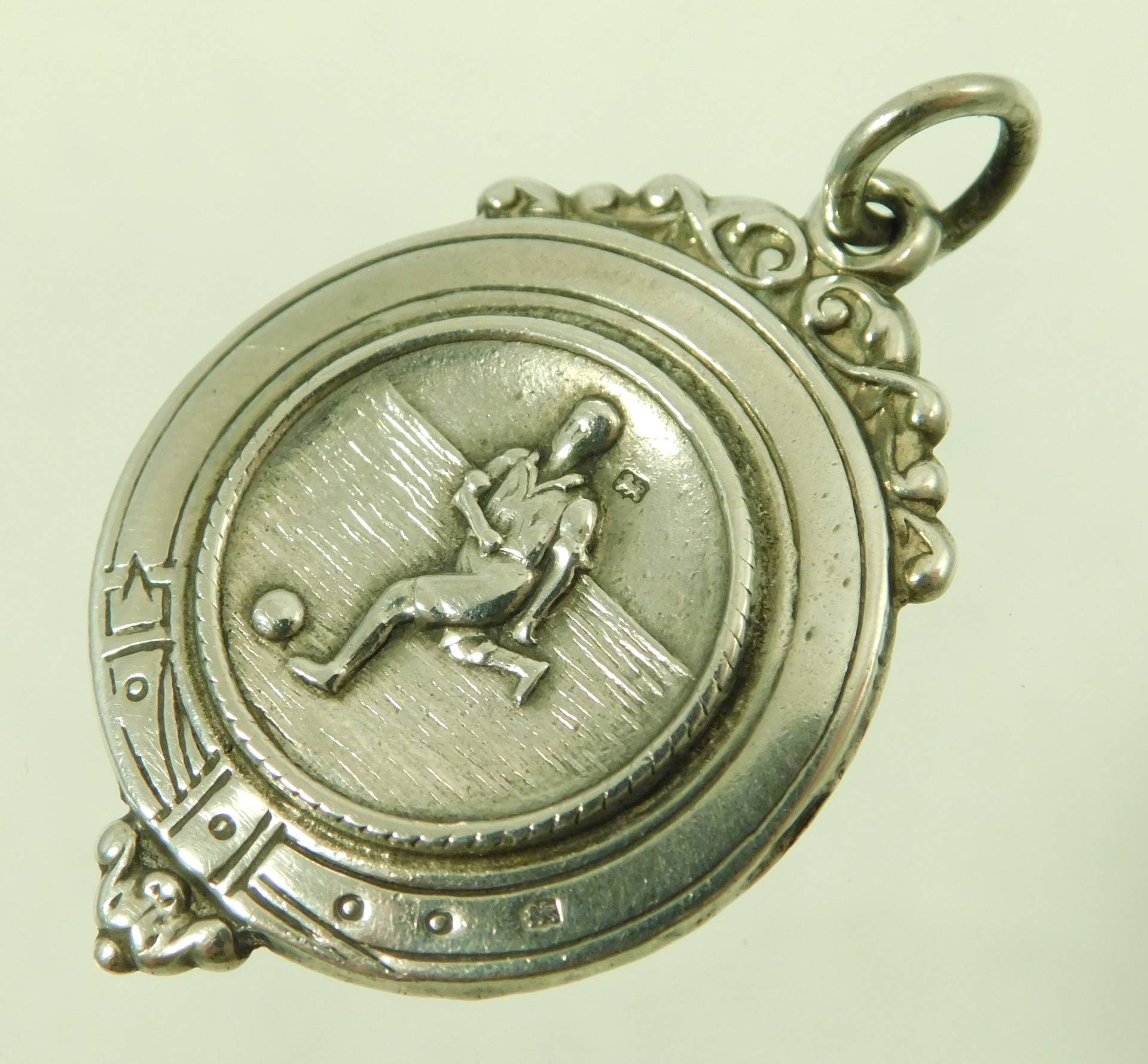 Vintage Massiv Silber Uhrenkette Sporting Fob Medaille Dhc Fussball Bildlich 1925 | 14977 Vintage Massiv Silber Uhrenkette Sporting Fob Medaille Dhc Fussball Bildlich 1925 | 14977 von Kazeran