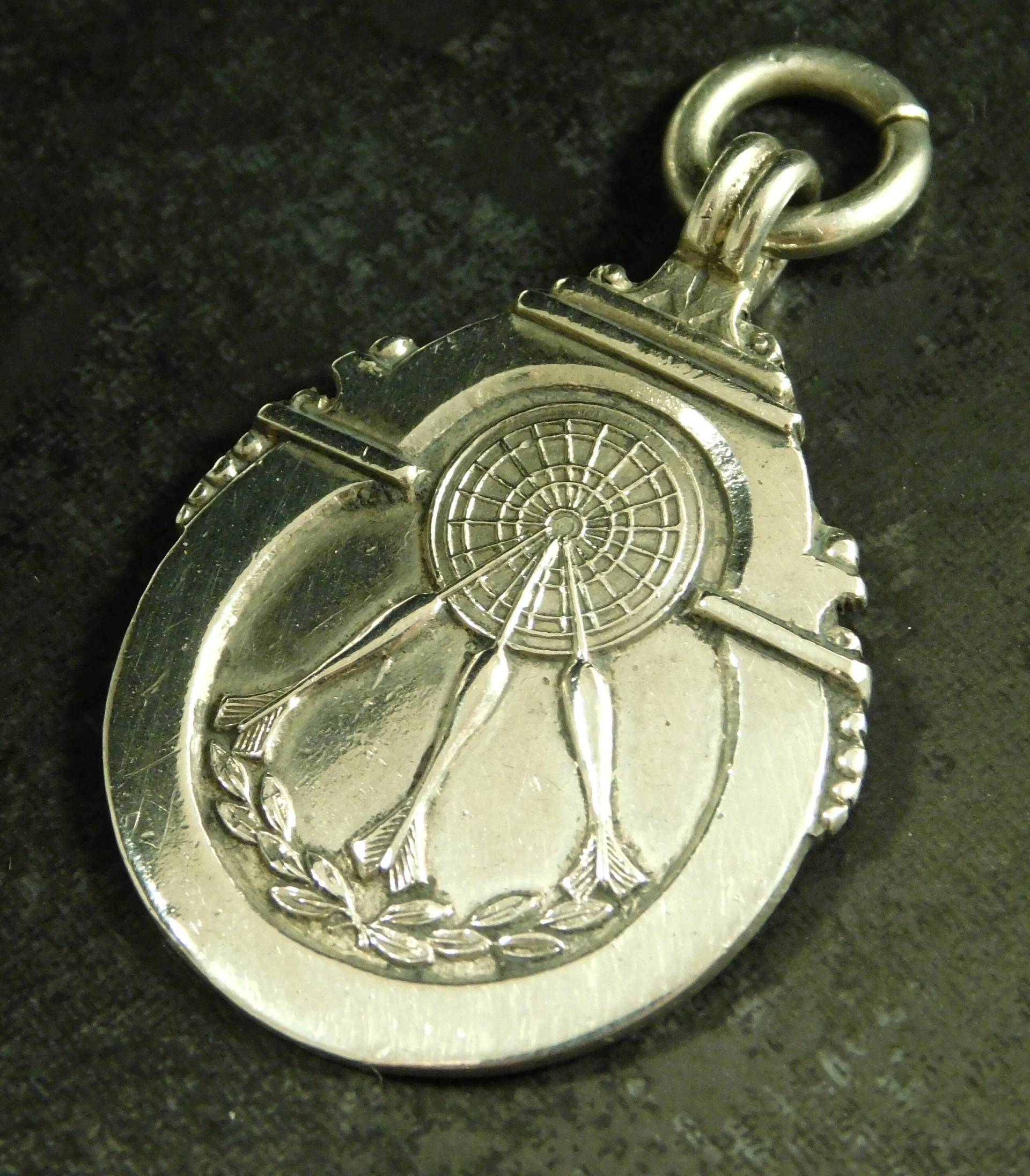 Vintage Massiv Sterling Silber Darts Sportliche Taschenuhr Albert Kette Fob Medaille | 16656 Vintage Massiv Sterling Silber Darts Sportliche Taschenuhr Albert Kette Fob Medaille | 16656 von Kazeran