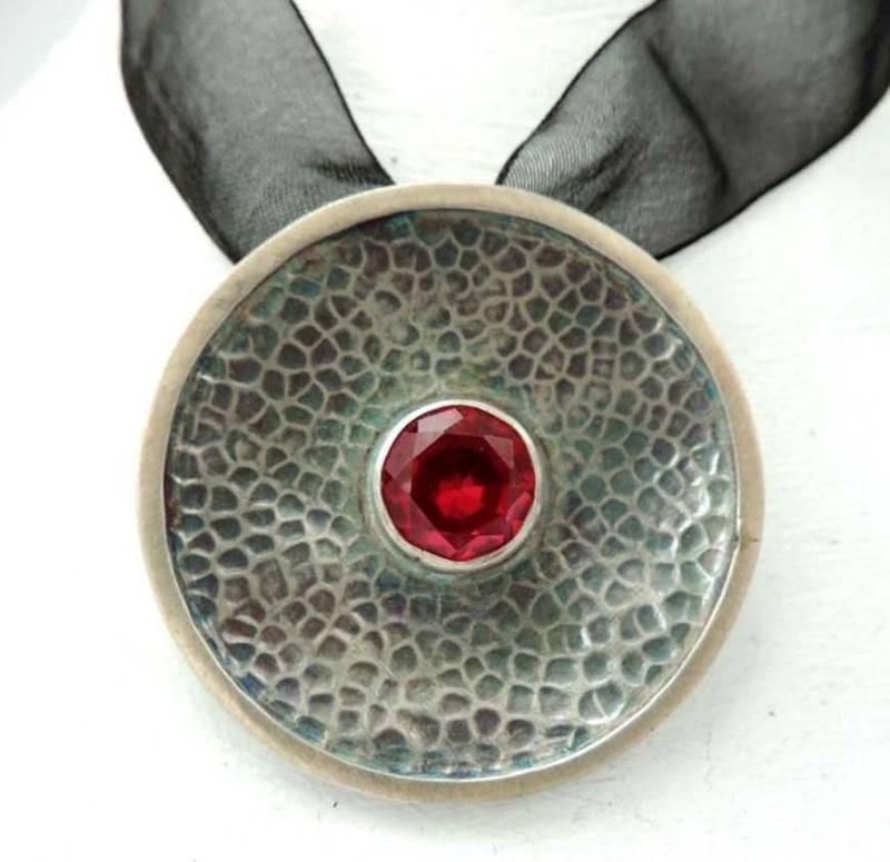 Silber Halskette, Brosche-Anhänger, Rubin Zirkon, Geschenk Für Sie Silber Halskette, Brosche-Anhänger, Rubin Zirkon, Geschenk Für Sie von Kaziar