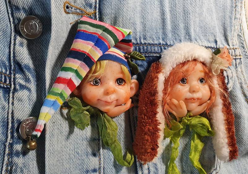 Brosche Für Kinder, Wichtel Zubehör, Elfen Pin, Fimo Brosche, Miniature Kind , Weihnachtsbrosche, Elfenbrosche Brosche Für Kinder, Wichtel Zubehör, Elfen Pin, Fimo Brosche, Miniature Kind , Weihnachtsbrosche, Elfenbrosche von KazkaDoll