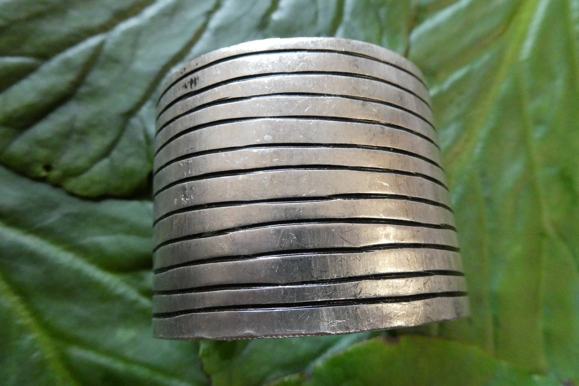 Armreif Aluminium , Handgearbeitet Aus Recyclingmaterial, Bawa Hope, Kenia Armreif Aluminium , Handgearbeitet Aus Recyclingmaterial, Bawa Hope, Kenia von KazuriGermany