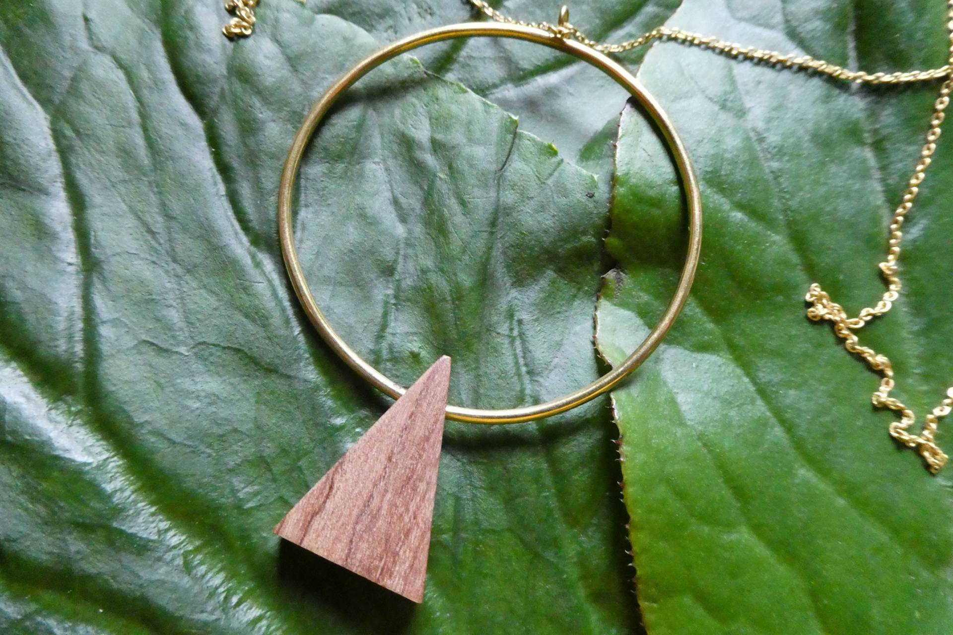 Messingkette Lang Mit Holz Handgearbeitet Aus Recyclingmaterial Kenia Messingkette Lang Mit Holz Handgearbeitet Aus Recyclingmaterial Kenia von KazuriGermany