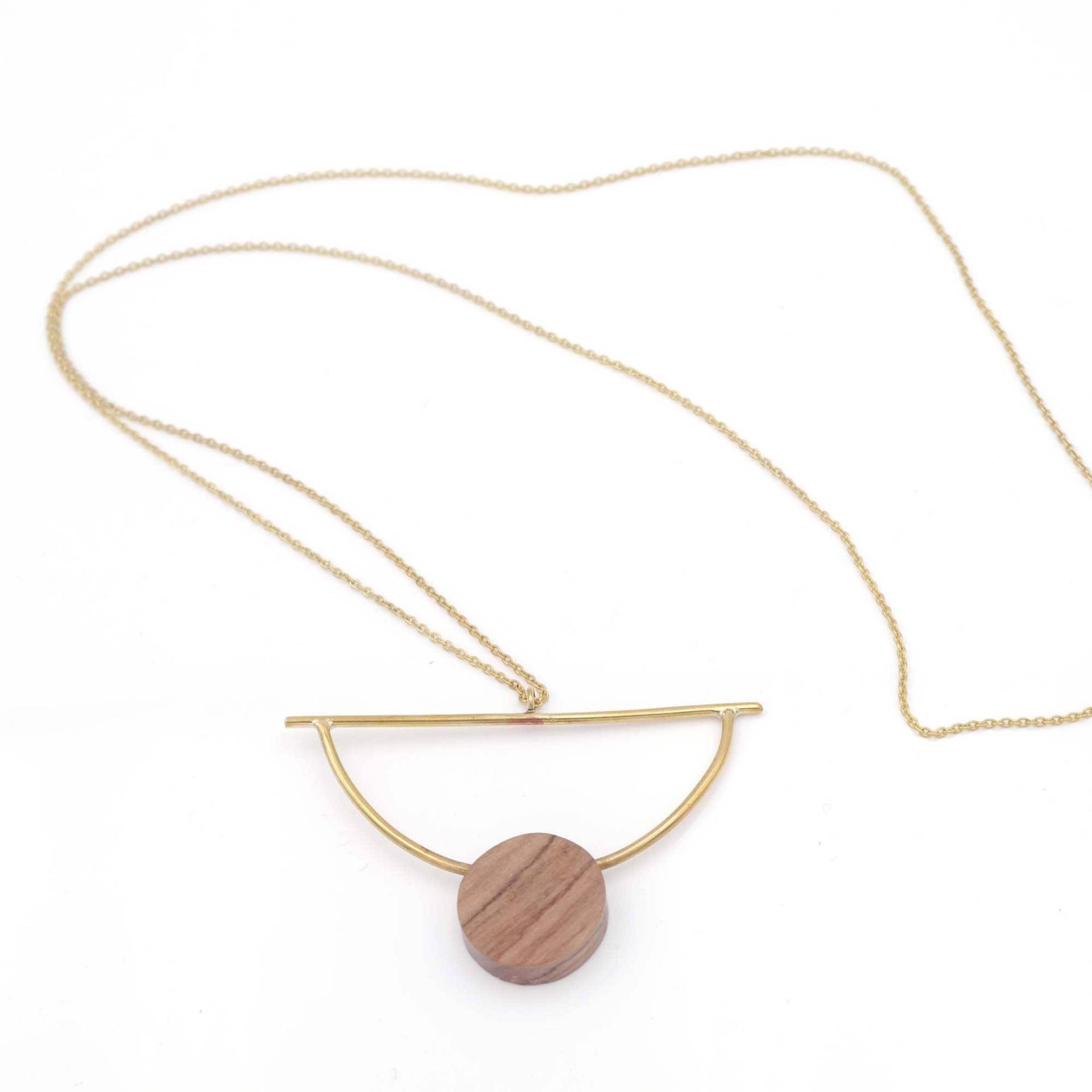 Messingkette Mit Holz Handgearbeitet Aus Recyclingmaterial Kenia Messingkette Mit Holz Handgearbeitet Aus Recyclingmaterial Kenia von KazuriGermany