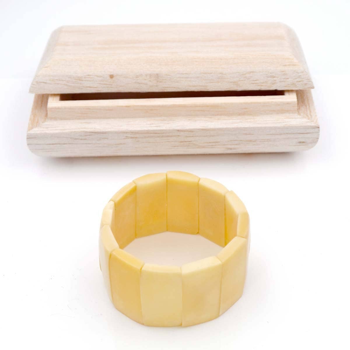 Tagua Armband Ecuador Breite 3, 5 cm Gummizug Handarbeit Mit Geschenkbox Tagua Armband Ecuador Breite 3, 5 cm Gummizug Handarbeit Mit Geschenkbox von KazuriGermany