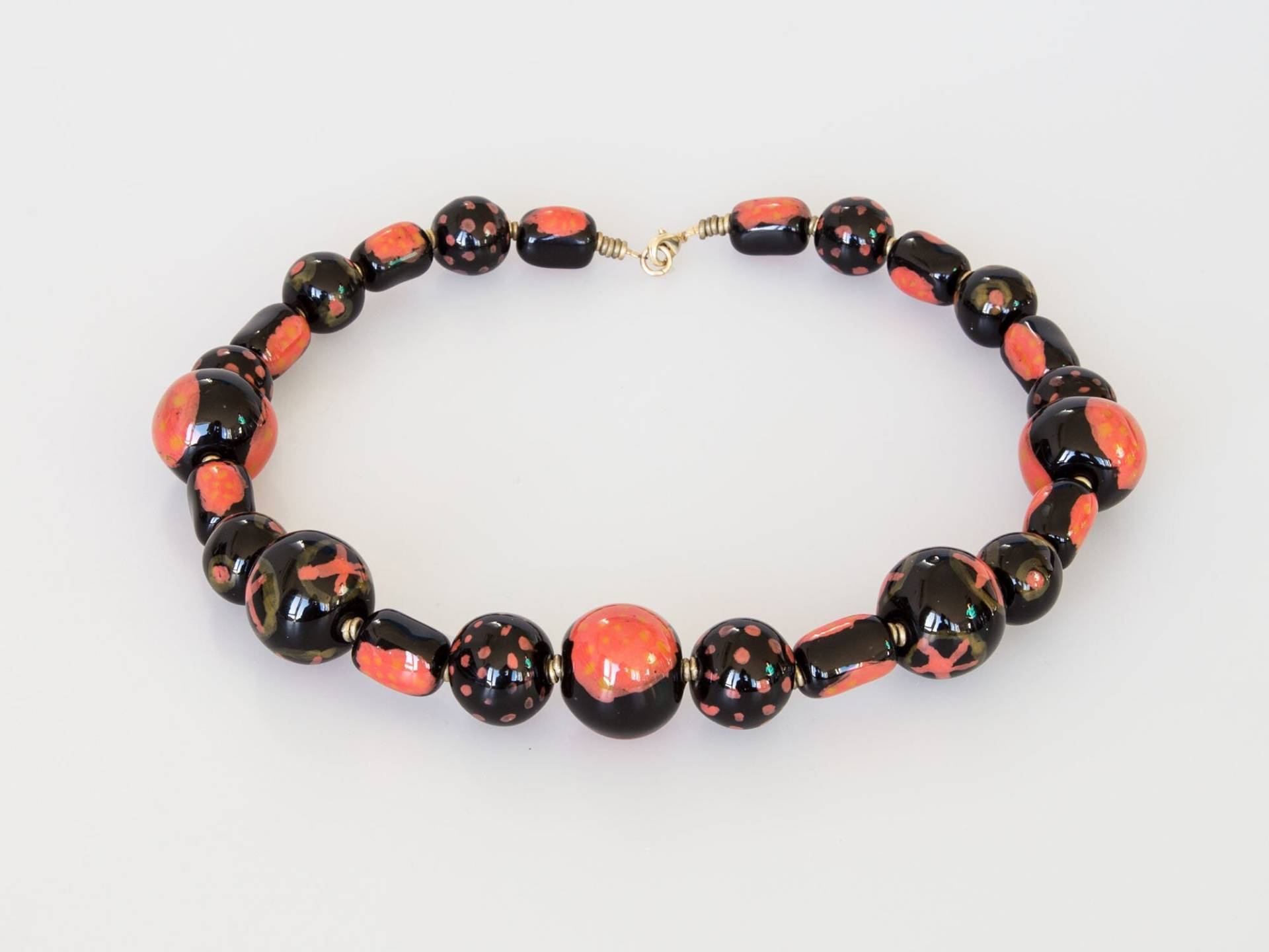 stilvolles Collier Aus Keramik, Schwarz-Orange Farbige Keramikelemente, Handbemalt, Kazuri, Patchwork Black Orange stilvolles Collier Aus Keramik, Schwarz-Orange Farbige Keramikelemente, Handbemalt, Kazuri, Patchwork Black Orange von KazuriStore
