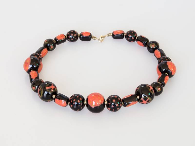 stilvolles Collier Aus Keramik, Schwarz-Orange Farbige Keramikelemente, Handbemalt, Kazuri, Patchwork Black Orange stilvolles Collier Aus Keramik, Schwarz-Orange Farbige Keramikelemente, Handbemalt, Kazuri, Patchwork Black Orange von KazuriStore
