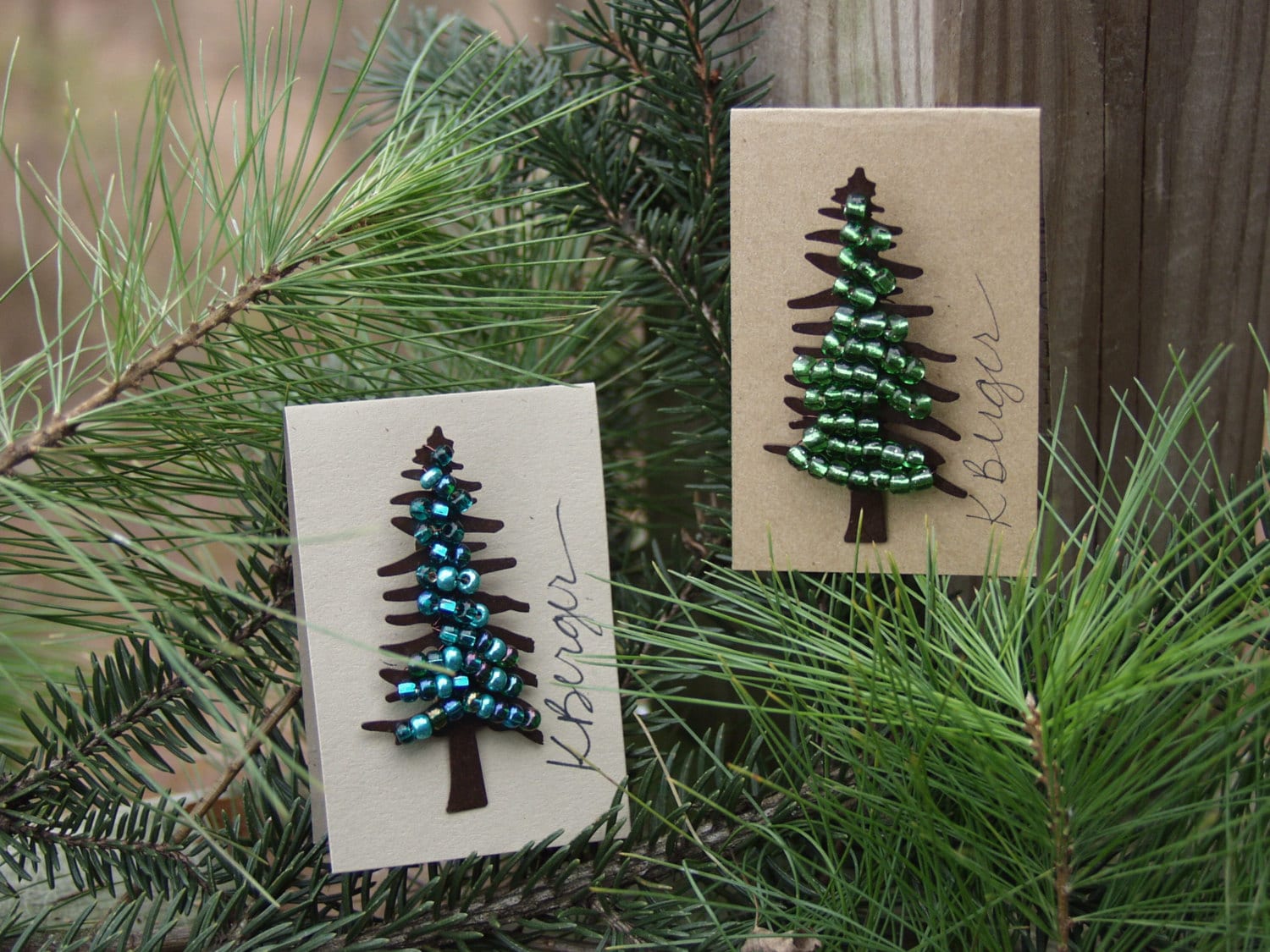 Immergrün Oder Blau Fichte Rostigen Metall Pine Tree Pin Musselin Geschenk Tasche Immergrün Oder Blau Fichte Rostigen Metall Pine Tree Pin Musselin Geschenk Tasche von KbOriginalsetc