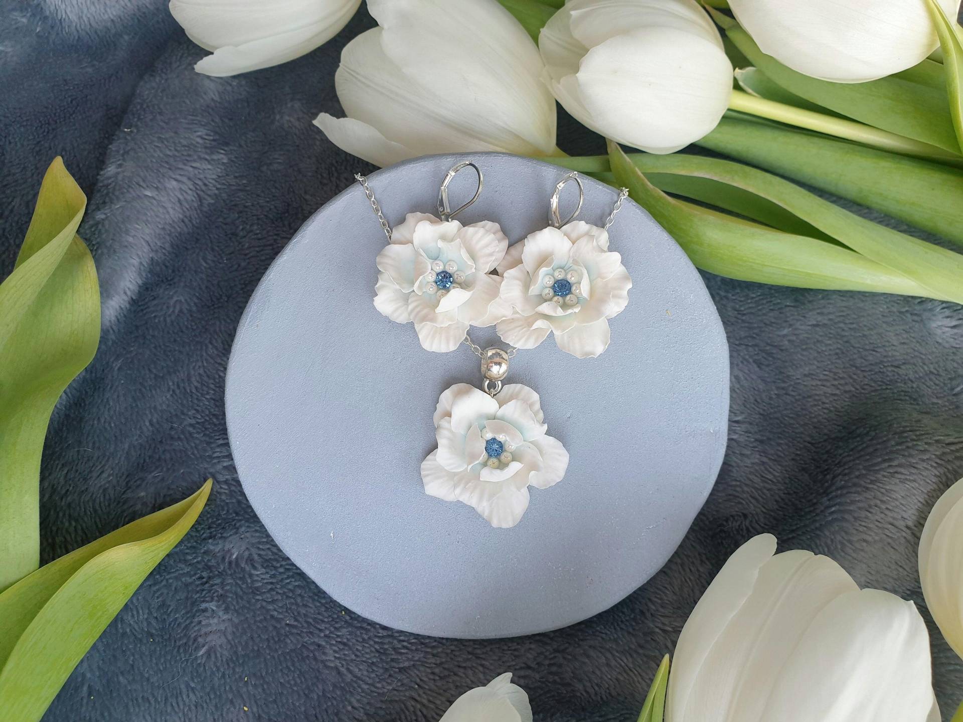 Anemone Ohrringe, Halskette, Set Mit Blauem Kristall Anemone Ohrringe, Halskette, Set Mit Blauem Kristall von KcYolkina