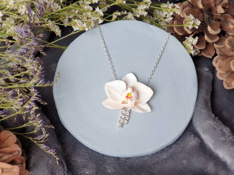 Creme Orchidee Phalaenopsis - Halskette, Brosche von KcYolkina