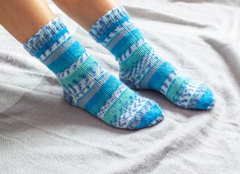 Bunte Hand Gestrickte Frauensocken, Handgemachte Kuschelsocken Bunte Hand Gestrickte Frauensocken, Handgemachte Kuschelsocken von Kcwool