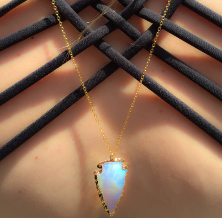 Opalite Pfeilspitze Halskette Roh Geschnittener Irisierender Stein, Gold Vermeil Kette Opalite Pfeilspitze Halskette Roh Geschnittener Irisierender Stein, Gold Vermeil Kette von KealohiCreations