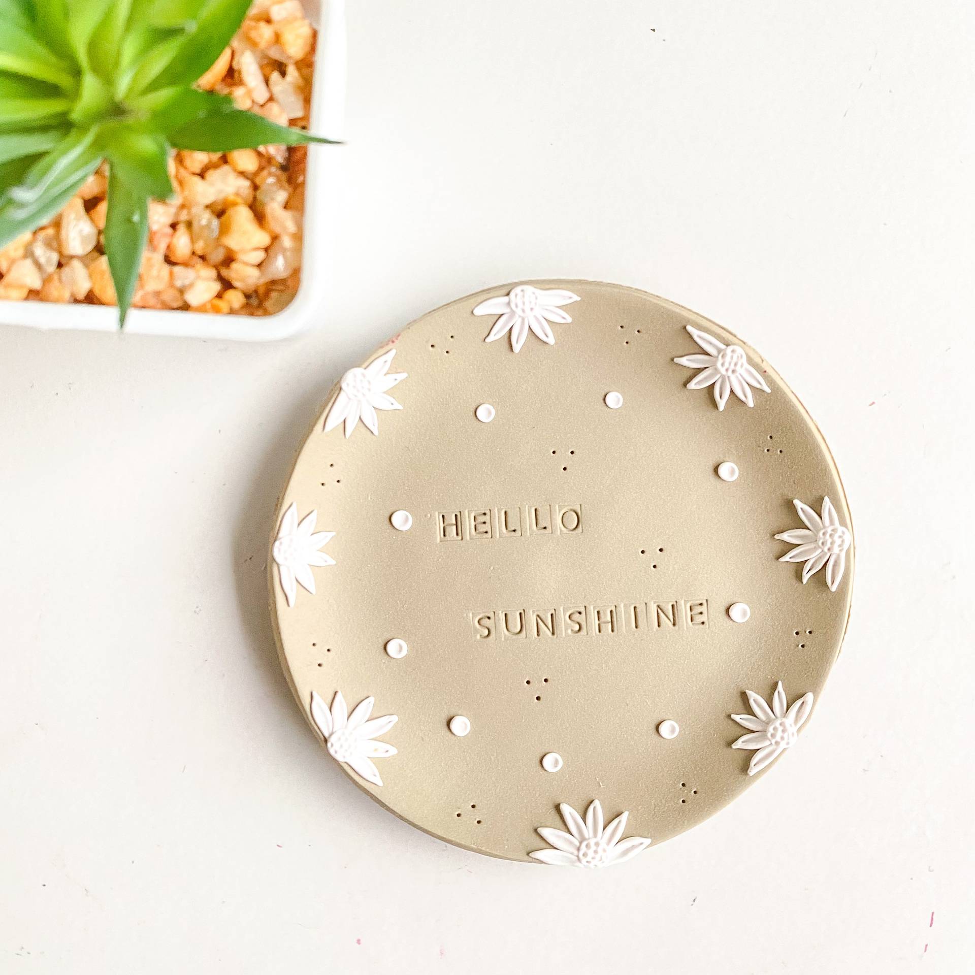 Schmuckstücke | Schmuckschälchen| Hallo Sonnenschein Geschirr Personalisierte Schmucktablett Handarbeit Schmuck Organizer Schlüsselhalter Minimal Schmuckstücke | Schmuckschälchen| Hallo Sonnenschein Geschirr Personalisierte Schmucktablett Handarbeit Schmuck Organizer Schlüsselhalter Minimal von KeandKiDesigns