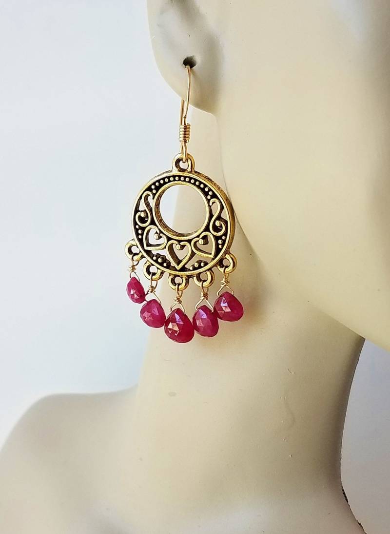 Echte Unbehandelte Rote Rubin- Und 14-Karätige Goldfüllung Zinn-Kronleuchter-Ohrringe - Juli-Geburtsstein von KeeDesigns