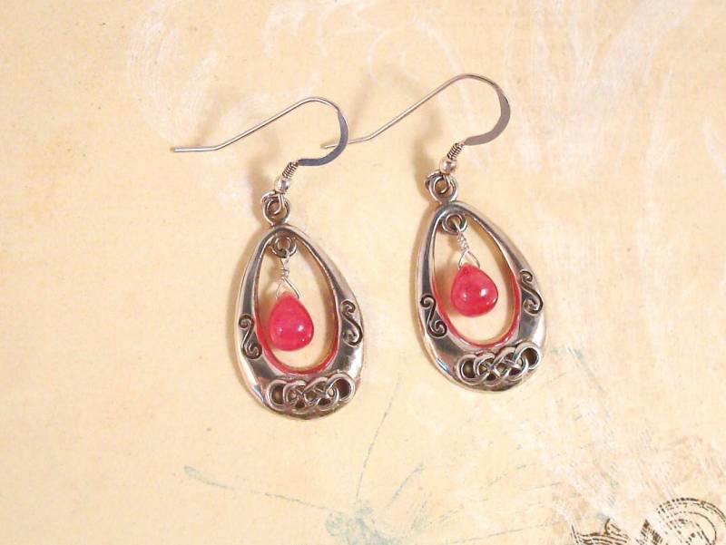 Glatte Echte Rubintropfen Und Sterlingsilberohrringe - Juli Geburtsstein von KeeDesigns