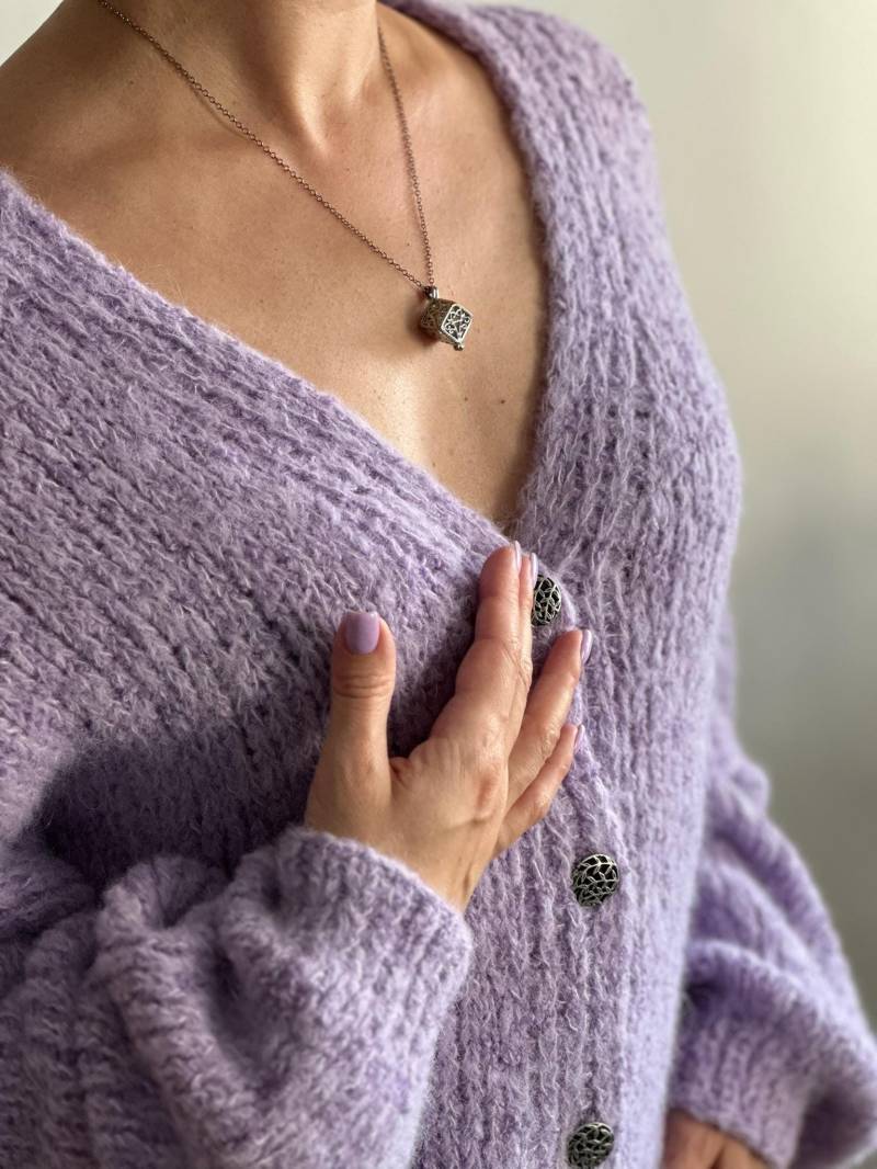 Handgestrickte Alpaka Bouclé Strickjacke Oversized Gemütlicher Pullover Handgestrickte Alpaka Bouclé Strickjacke Oversized Gemütlicher Pullover von KeenKnitwear