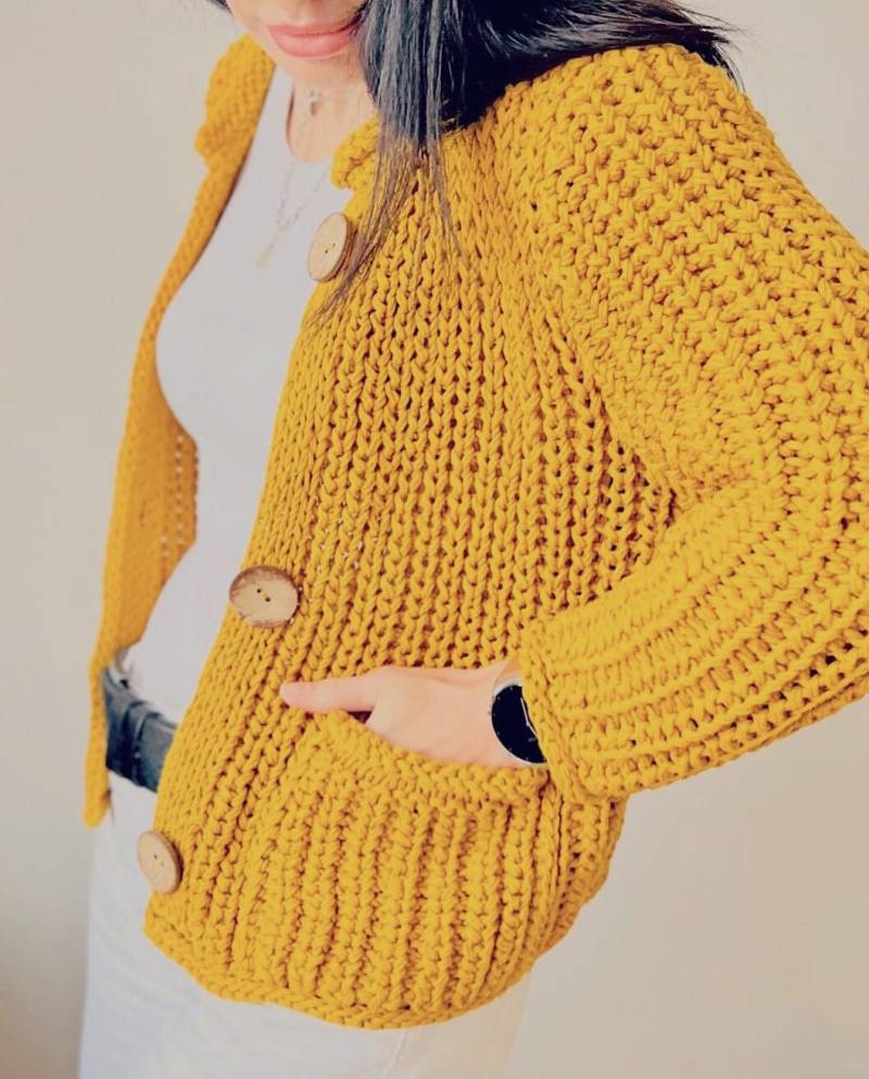 Handgestrickter Baumwolle Cardigan Grobstrick Jacke Mit Holz Knöpfen Handgestrickter Baumwolle Cardigan Grobstrick Jacke Mit Holz Knöpfen von KeenKnitwear