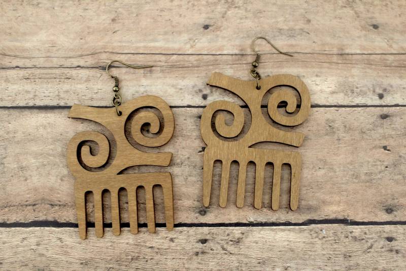 Laser Geschnittene Holzohrringe Ethno Statement Schmuck; Adinkra Symbol "Tapferkeit & Tapferkeit" von KeenaraShawn