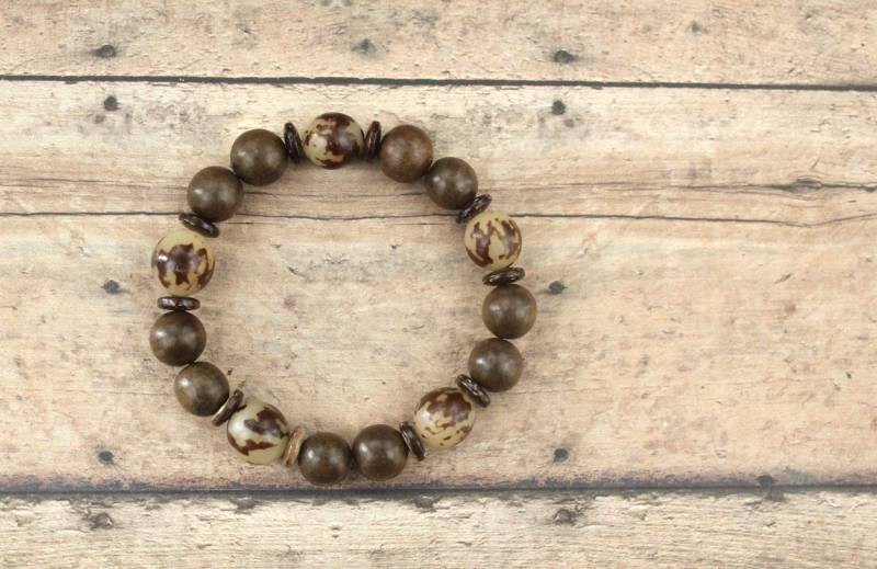 Graues Holzperlen Armband Unisex Stretch Schmuck von KeenaraShawn