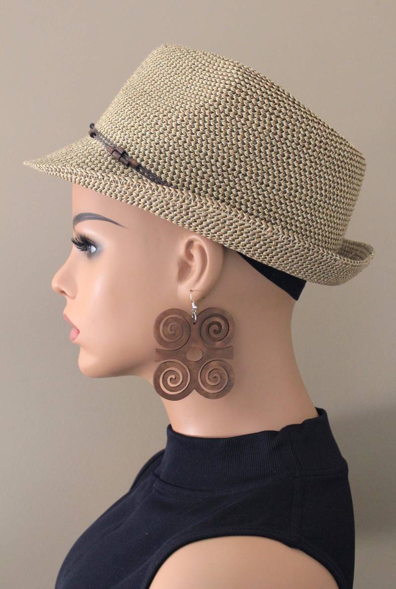 Handbemalte Ohrringe Aus Holz Ethno Statement Schmuck. Adinkra Symbol Dwennimmen "Stärke & Demut" von KeenaraShawn